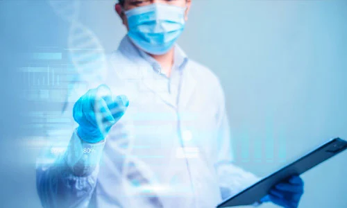 Profesional médico utilizando tecnología digital